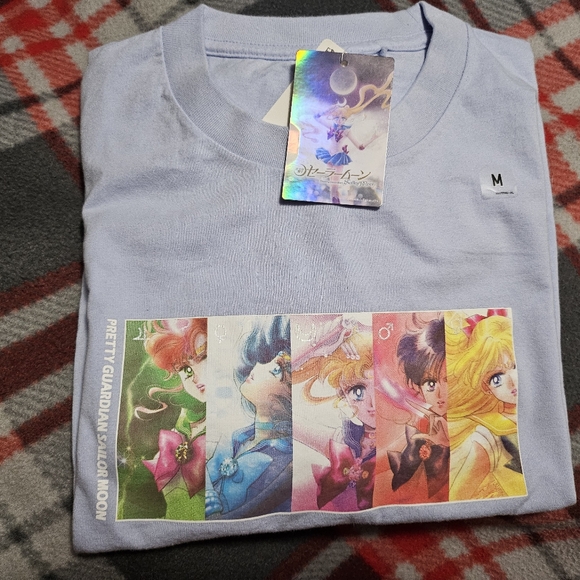 Sailor moon x Uniqlo shirt - Picture 1 of 3